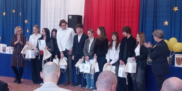 Uczniowie i osoby dorosłe